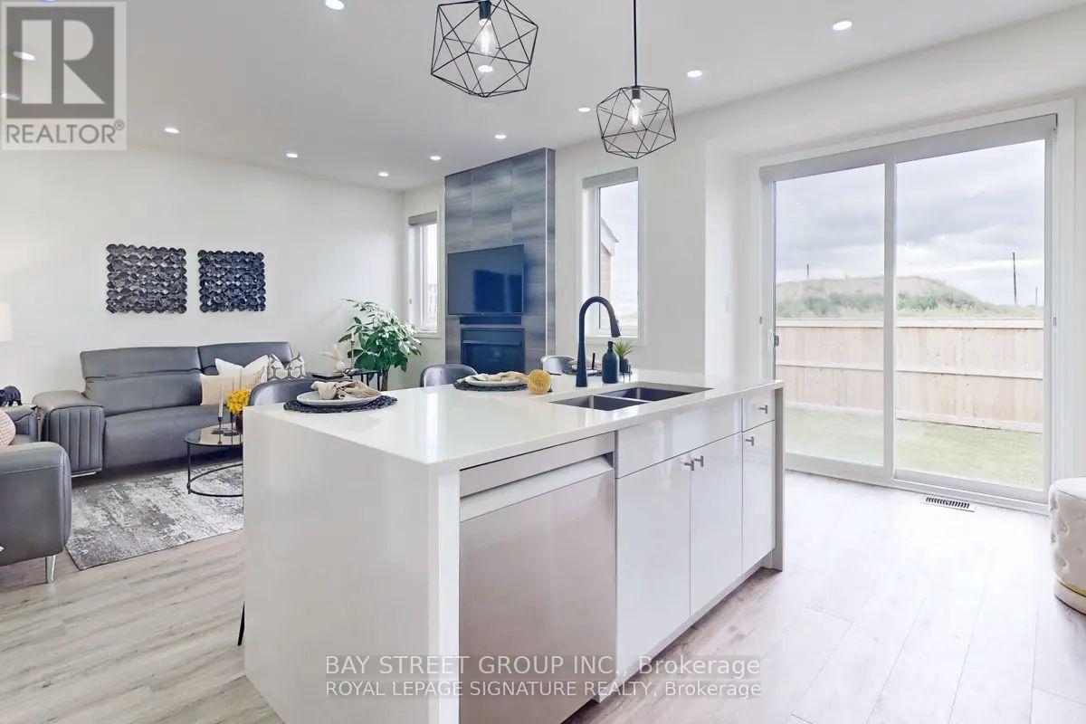 49 Broden Crescent, Whitby, Ontario  L1P 0M1 - Photo 12 - E12562562