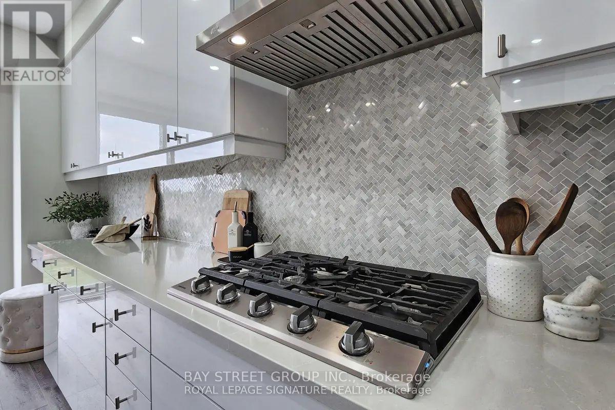 49 Broden Crescent, Whitby, Ontario  L1P 0M1 - Photo 4 - E12562562