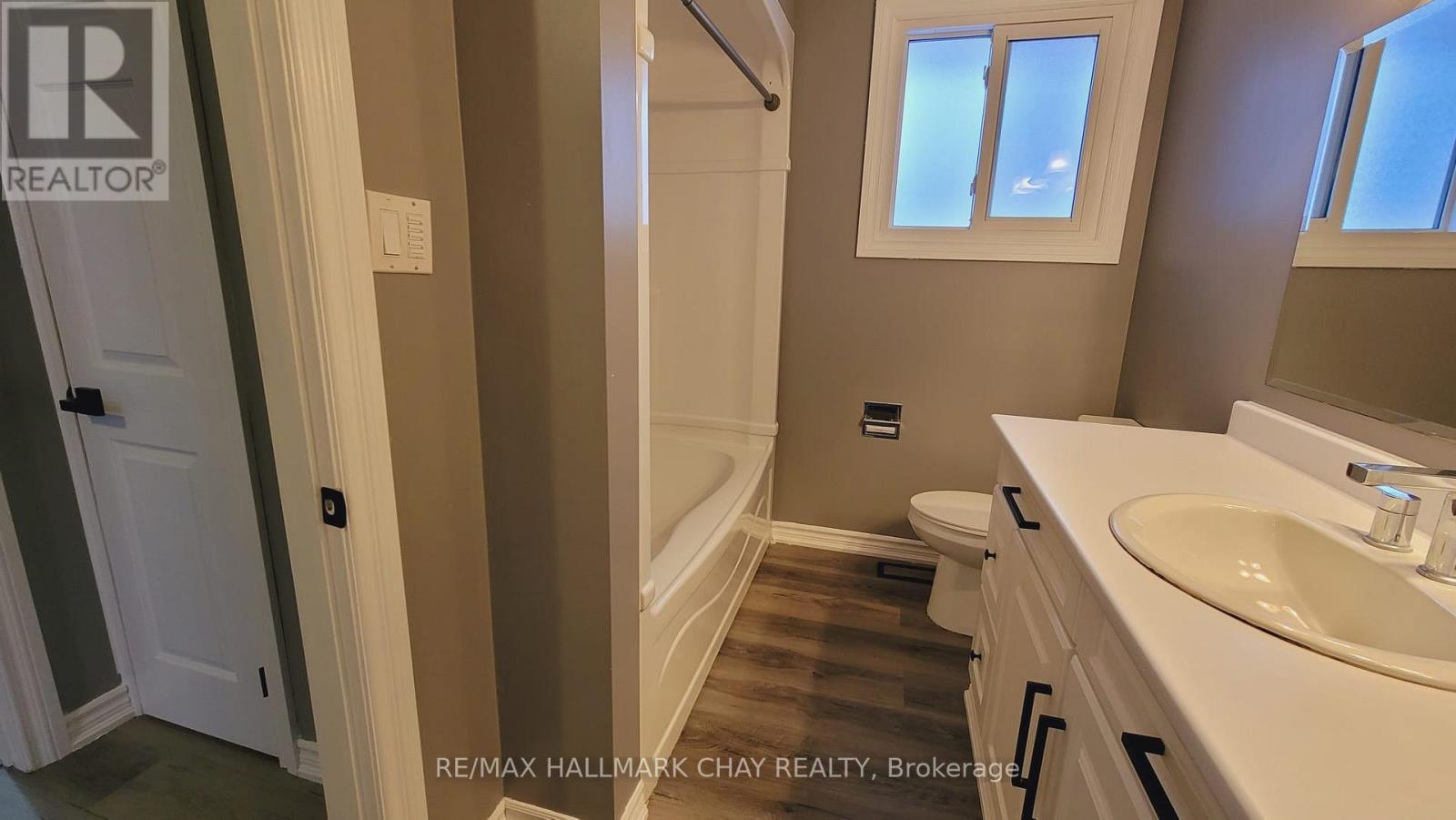 39 Bernick Drive, Barrie, Ontario  L4M 5C1 - Photo 16 - S12546978