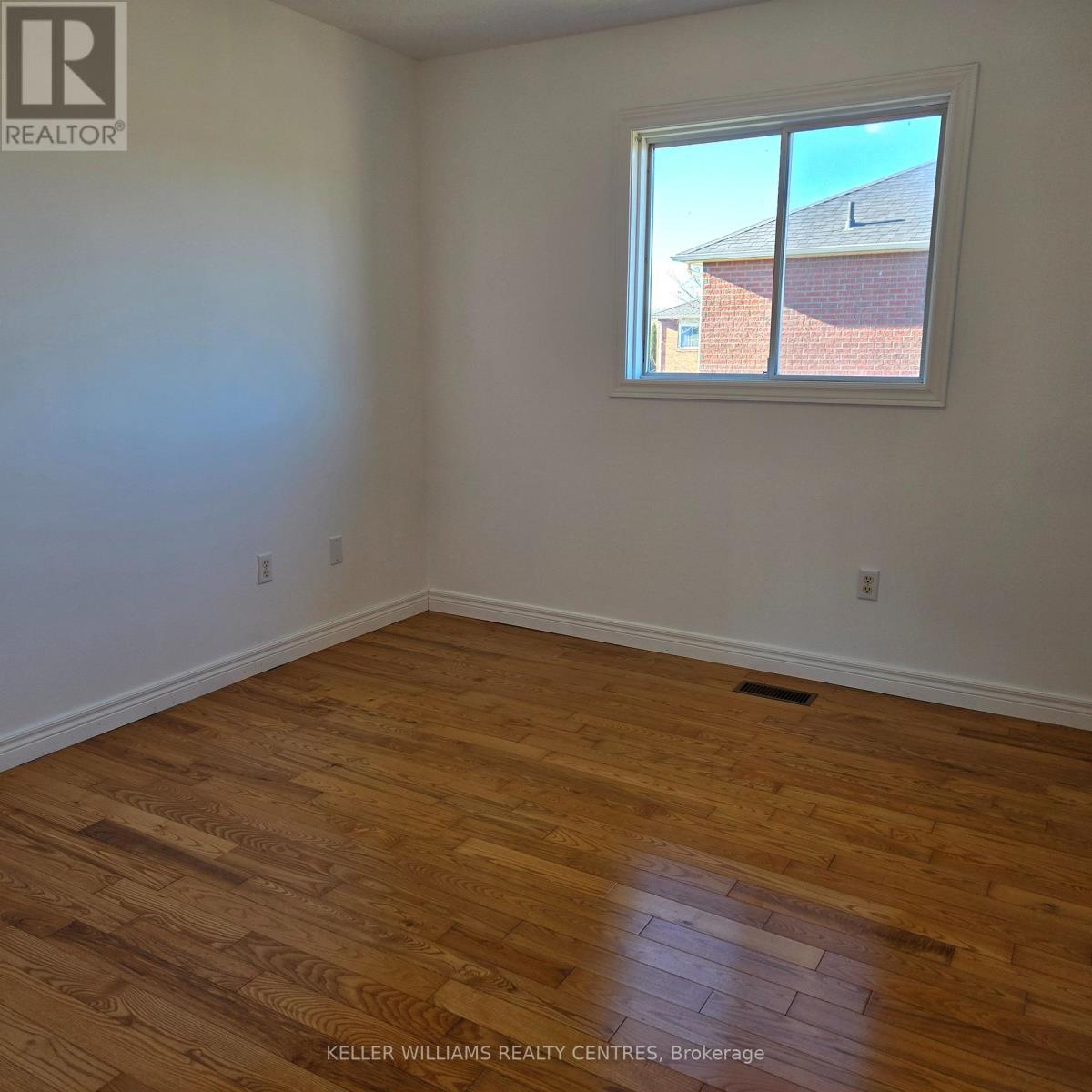 17 Iveagh Drive, Georgina, Ontario  L4P 3X1 - Photo 10 - N12562548