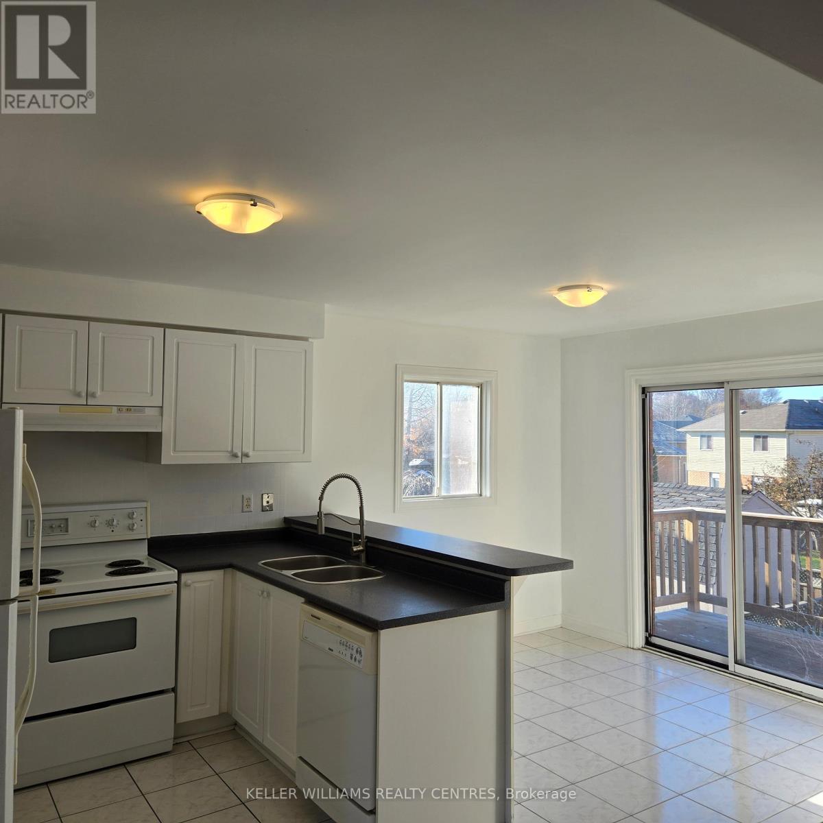 17 Iveagh Drive, Georgina, Ontario  L4P 3X1 - Photo 4 - N12562548