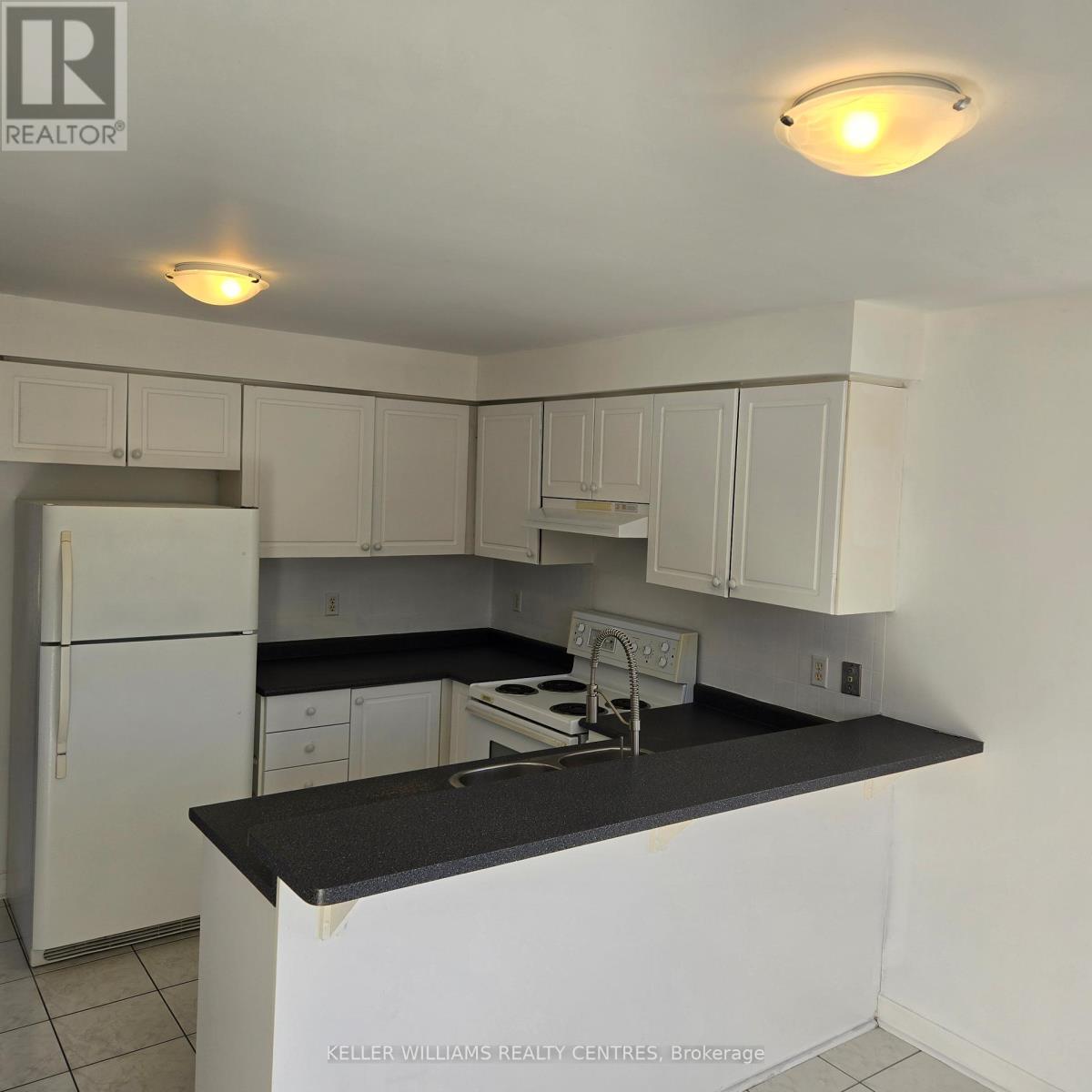 17 Iveagh Drive, Georgina, Ontario  L4P 3X1 - Photo 5 - N12562548