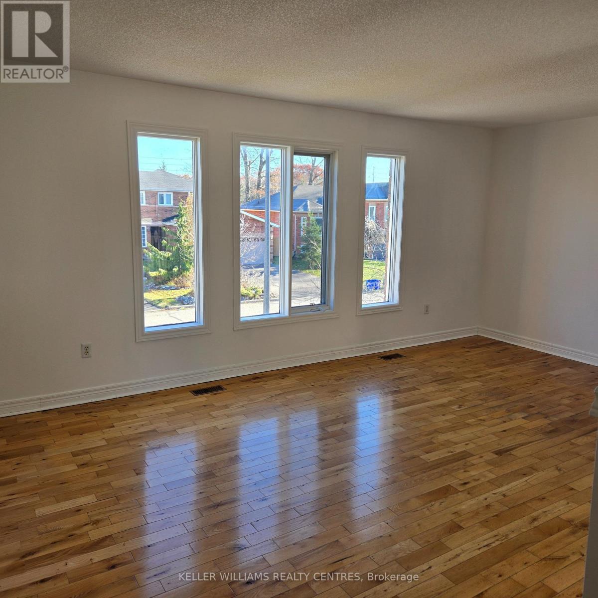 17 Iveagh Drive, Georgina, Ontario  L4P 3X1 - Photo 7 - N12562548