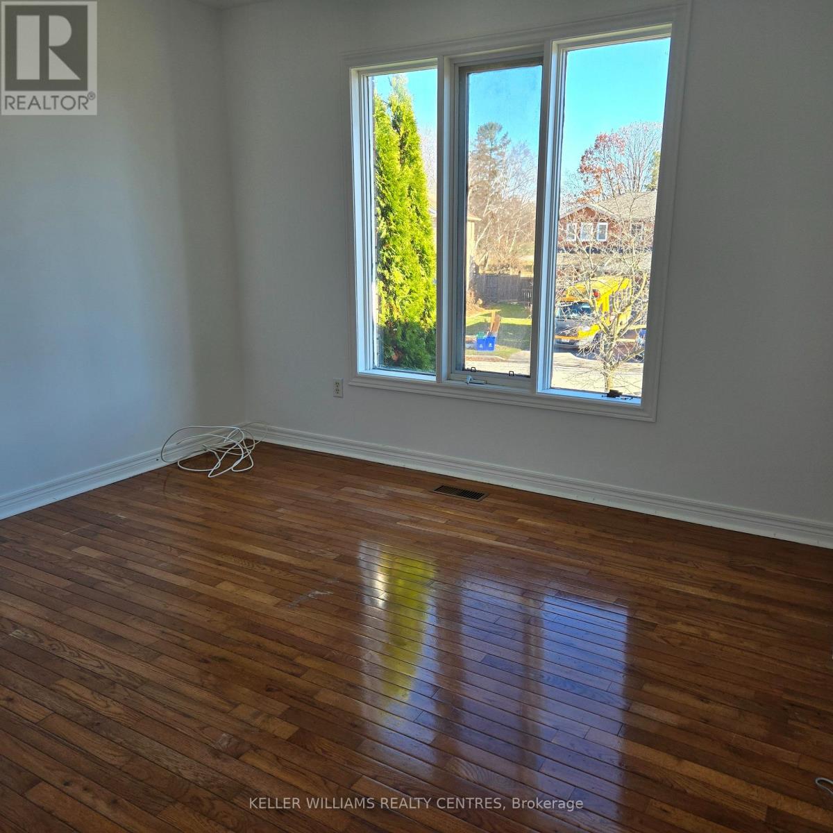 17 Iveagh Drive, Georgina, Ontario  L4P 3X1 - Photo 8 - N12562548