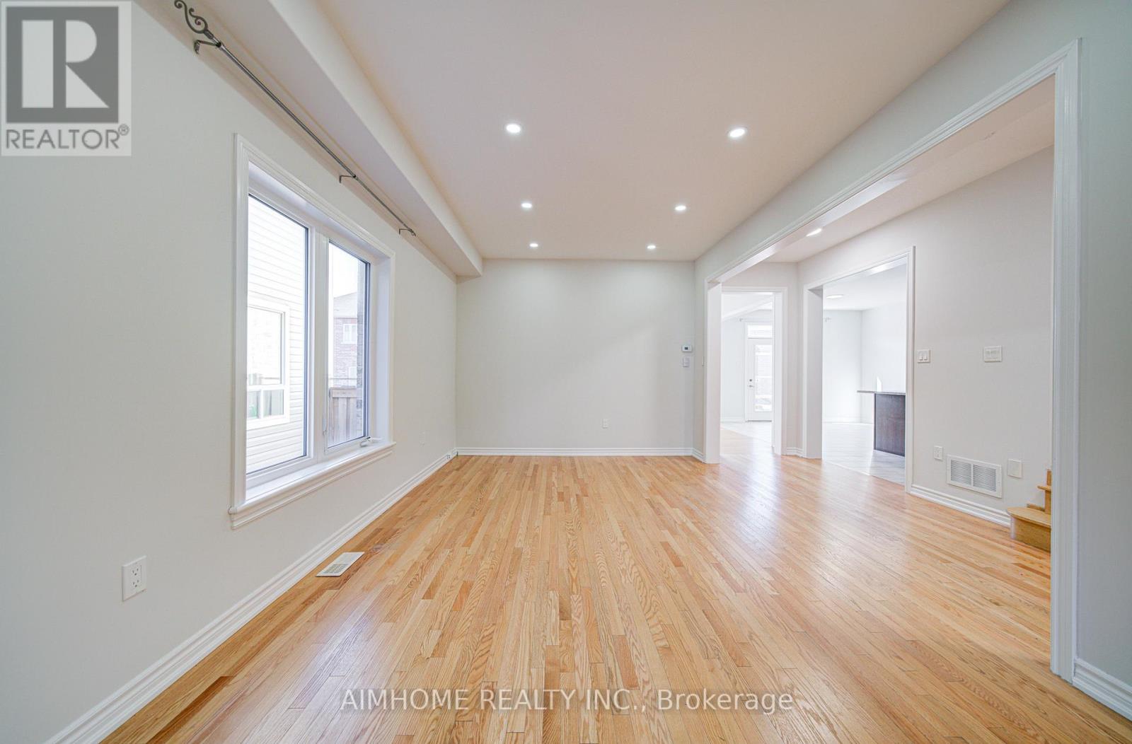 29 Bamburg Street N, Georgina, Ontario  L0E 1R0 - Photo 6 - N12562552