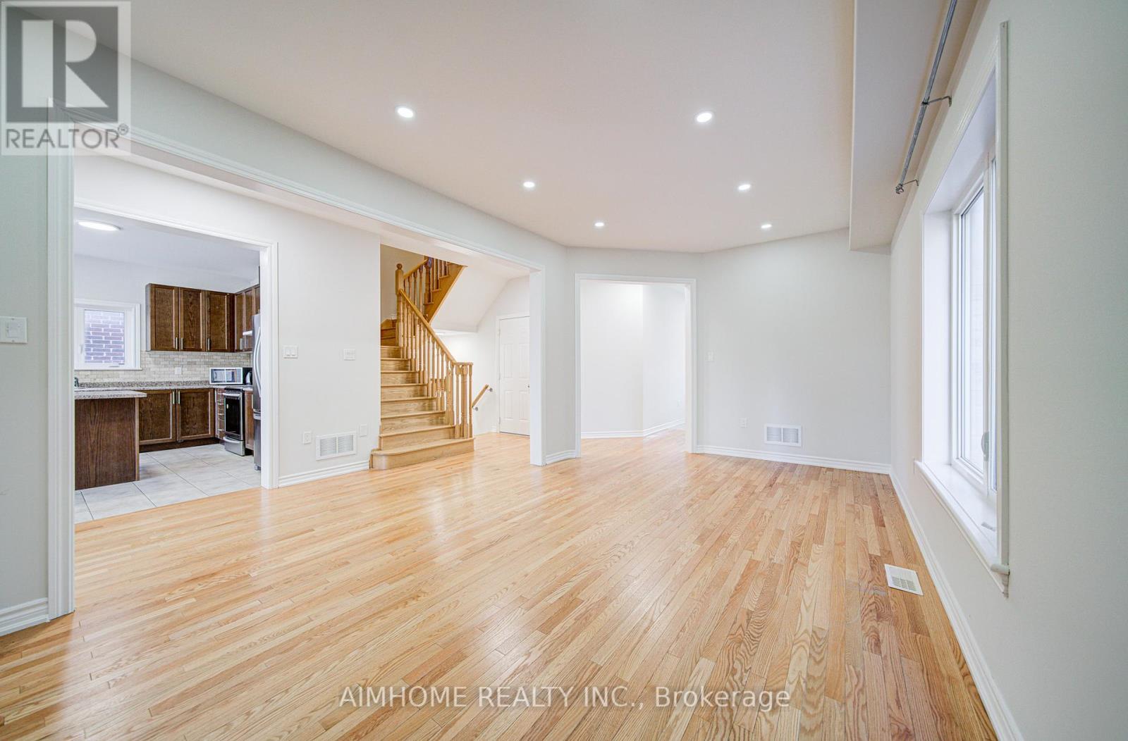 29 Bamburg Street N, Georgina, Ontario  L0E 1R0 - Photo 7 - N12562552