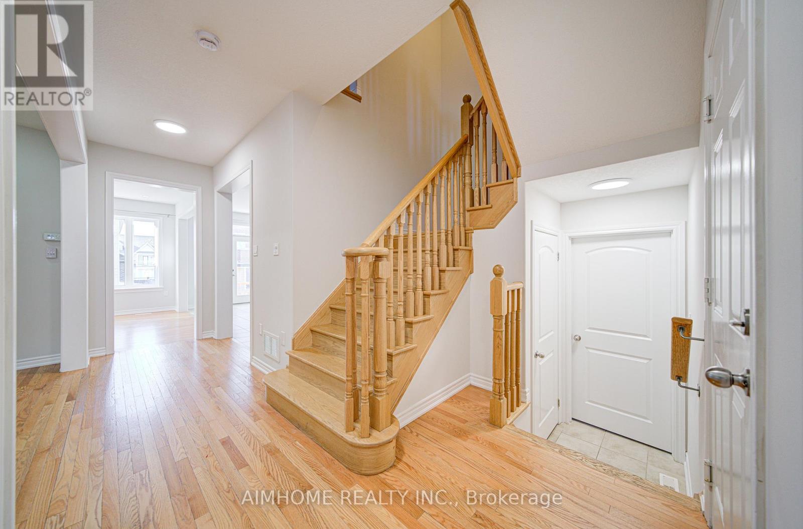 29 Bamburg Street N, Georgina, Ontario  L0E 1R0 - Photo 9 - N12562552