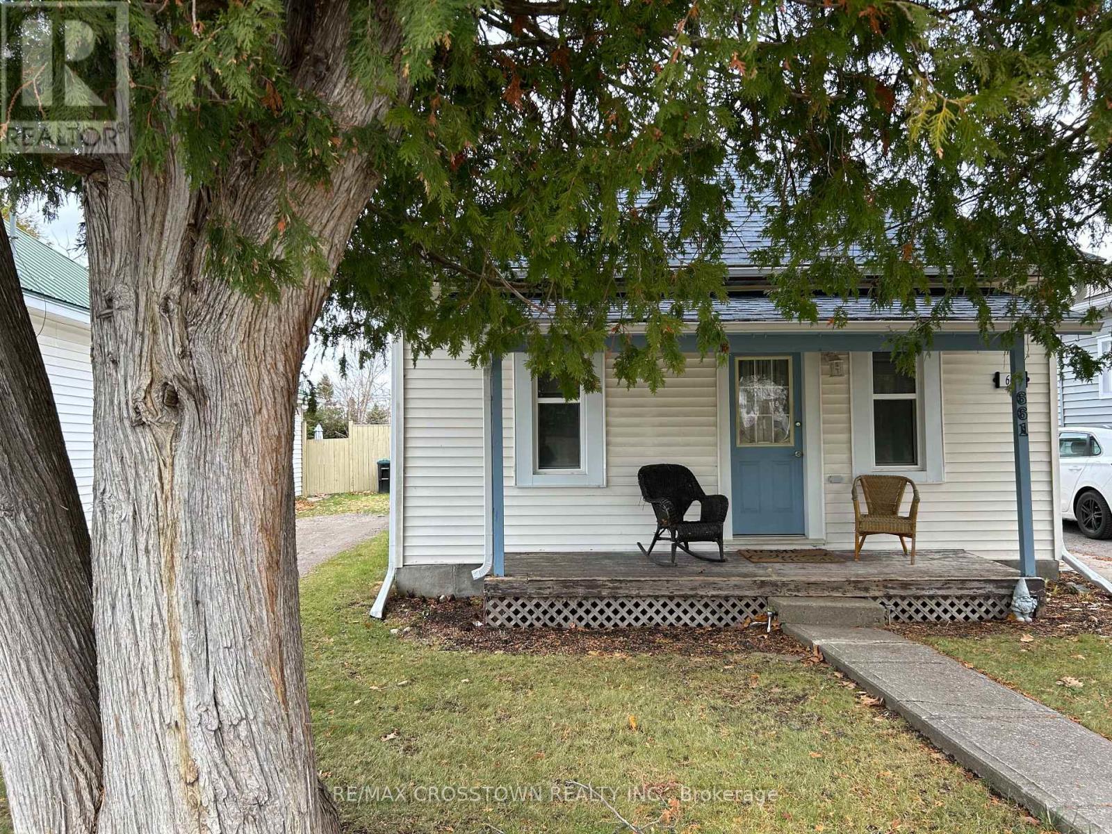 661 Fourth Avenue, Tay, Ontario  L0K 1R0 - Photo 2 - S12562478