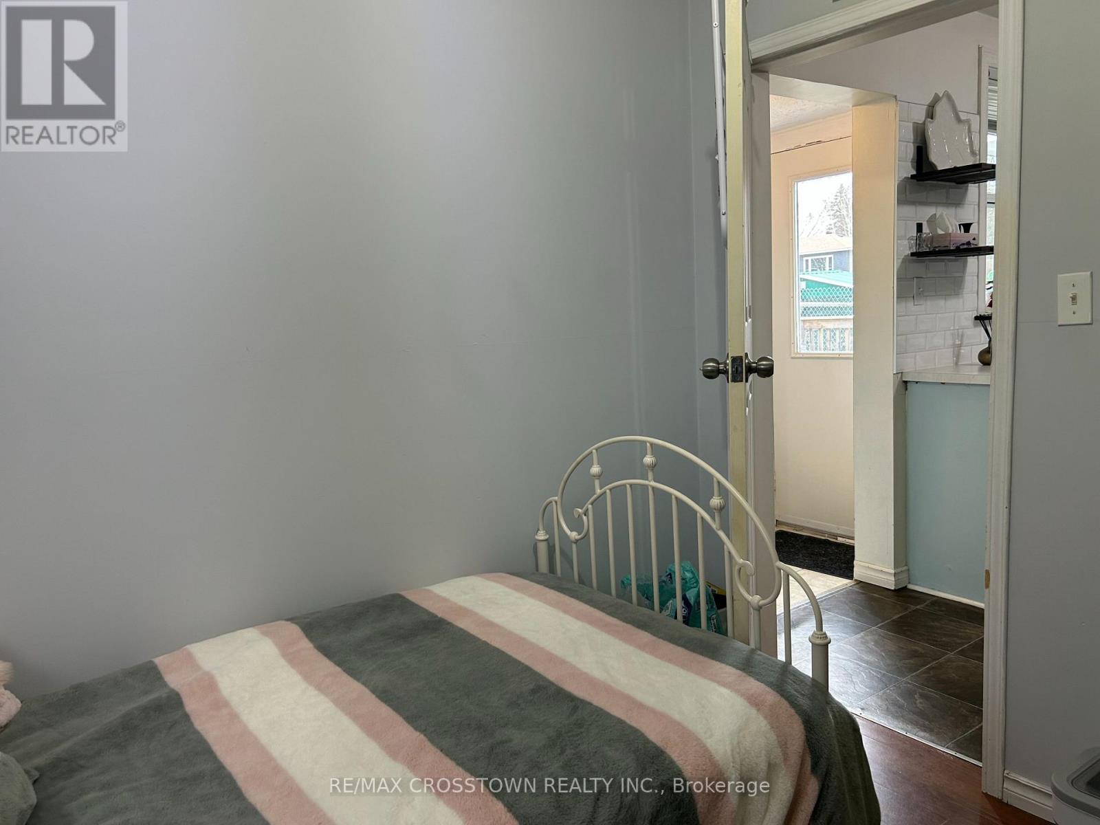 661 Fourth Avenue, Tay, Ontario  L0K 1R0 - Photo 9 - S12562478