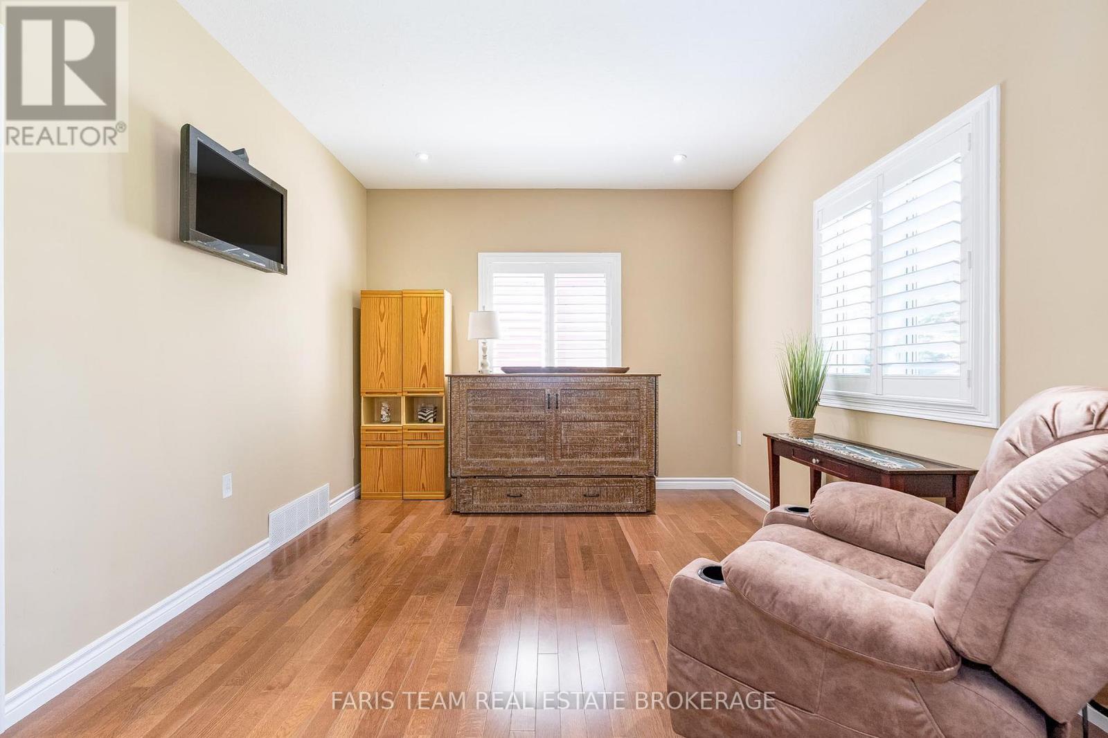 2 Grew Crescent, Penetanguishene, Ontario  L9M 0A4 - Photo 15 - S12562482