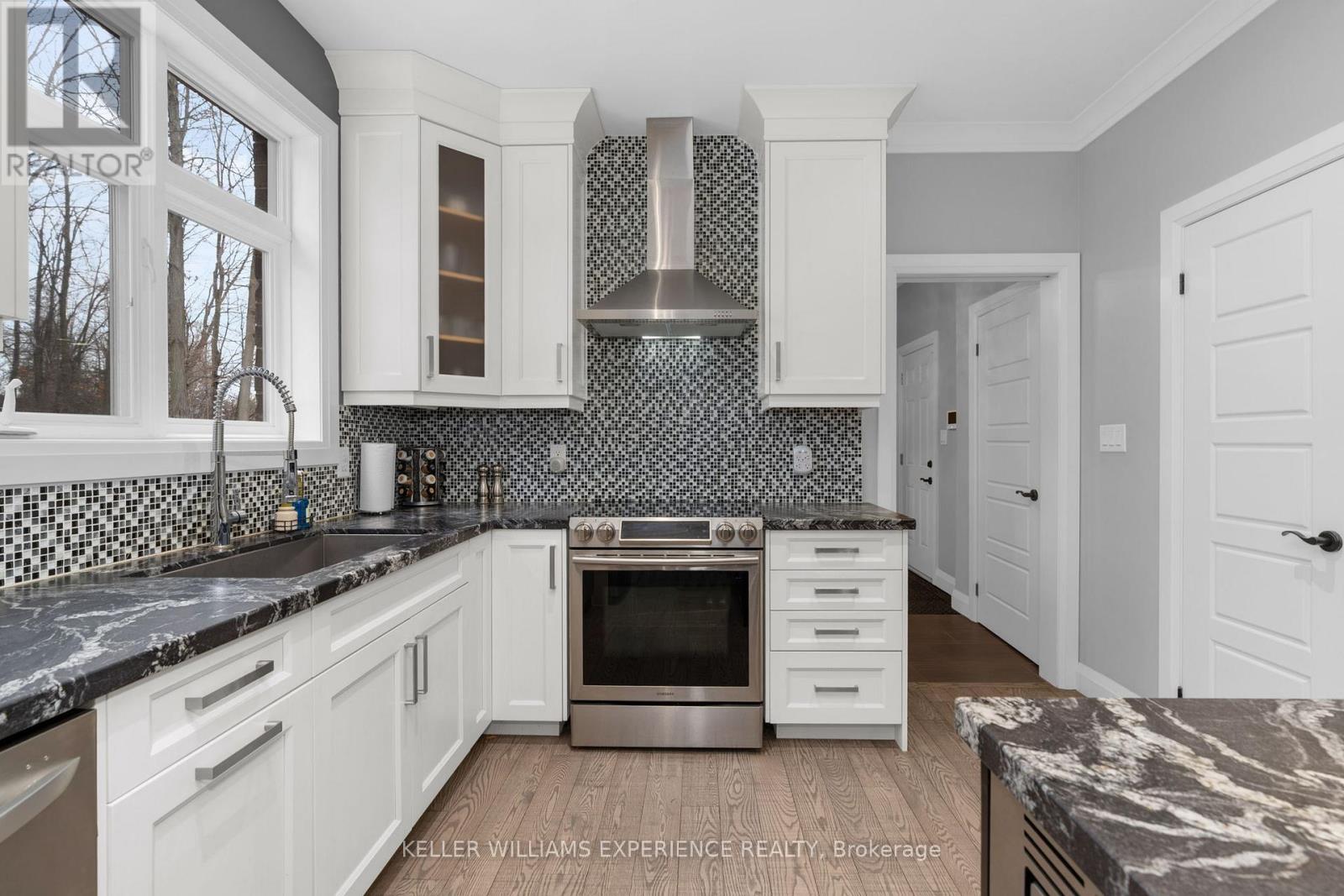 17 Black Creek Trail, Springwater, Ontario  L9X 0J2 - Photo 8 - S12562500