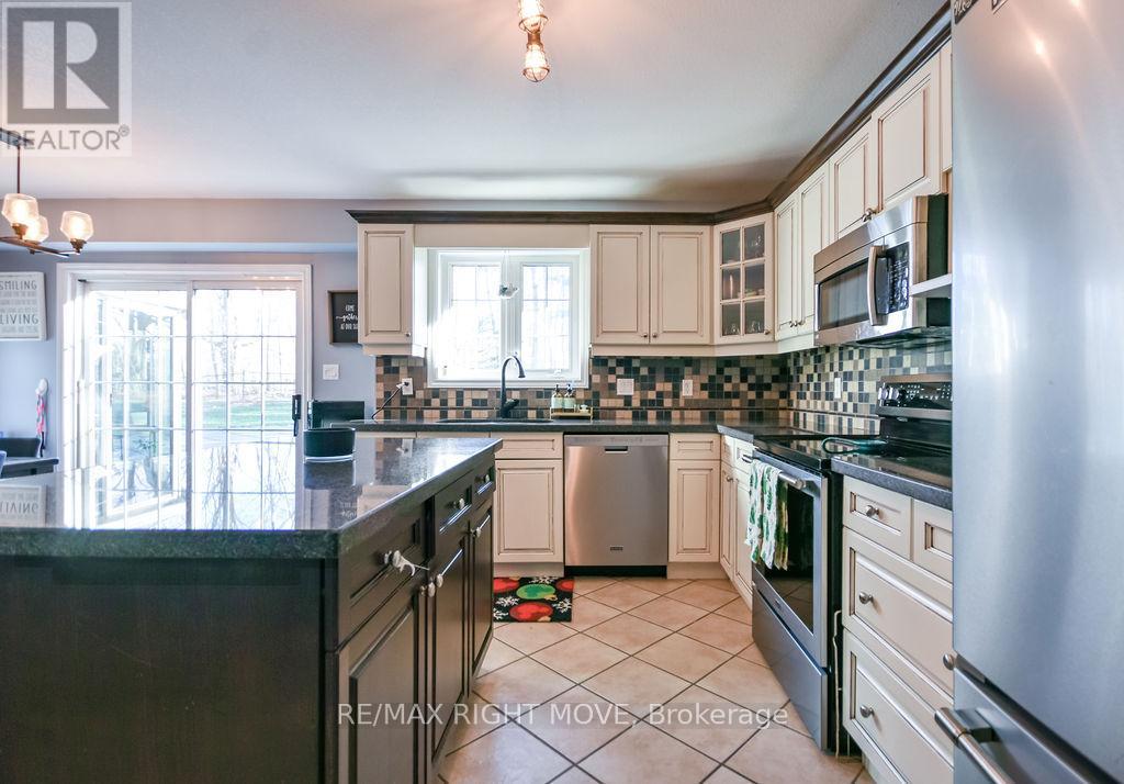 2027 Millwood Road, Severn, Ontario  L3V 0V6 - Photo 10 - S12562556