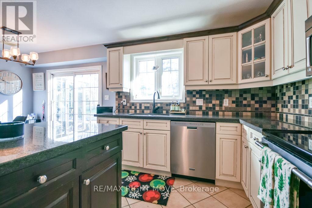 2027 Millwood Road, Severn, Ontario  L3V 0V6 - Photo 11 - S12562556