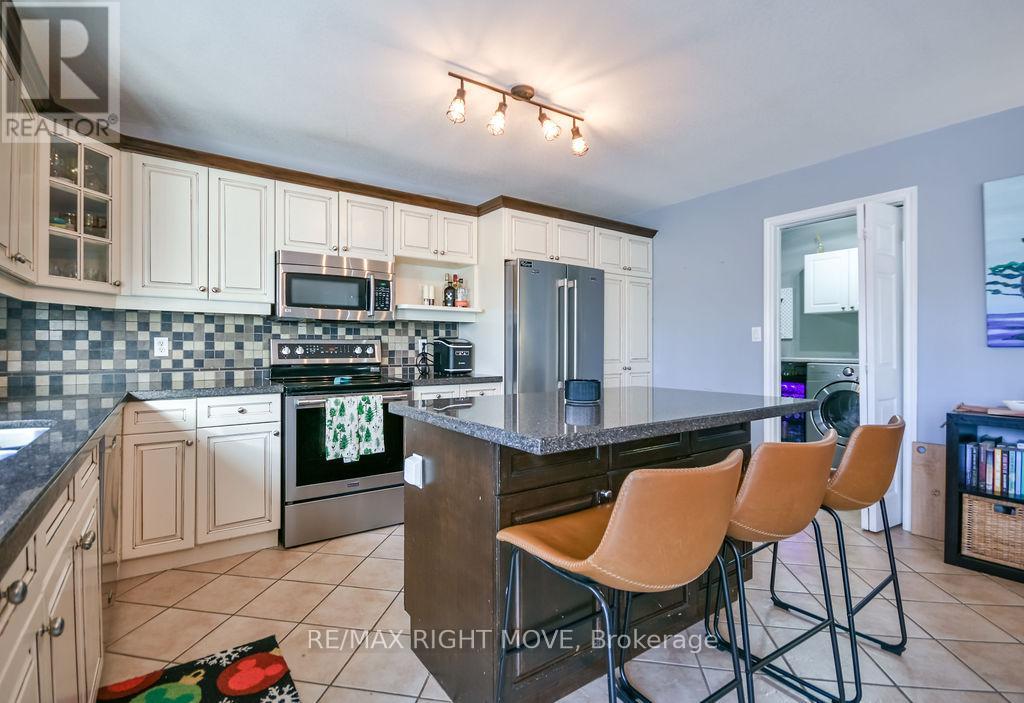 2027 Millwood Road, Severn, Ontario  L3V 0V6 - Photo 13 - S12562556