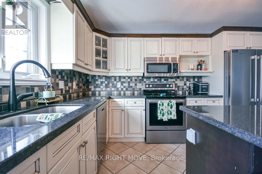 2027 Millwood Road, Severn, Ontario  L3V 0V6 - Photo 14 - S12562556