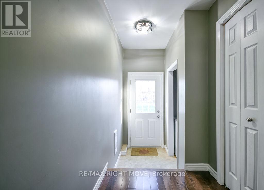 2027 Millwood Road, Severn, Ontario  L3V 0V6 - Photo 18 - S12562556