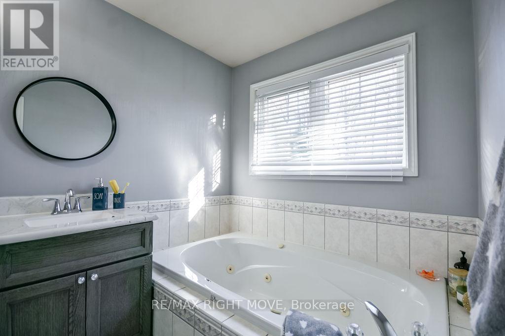 2027 Millwood Road, Severn, Ontario  L3V 0V6 - Photo 22 - S12562556