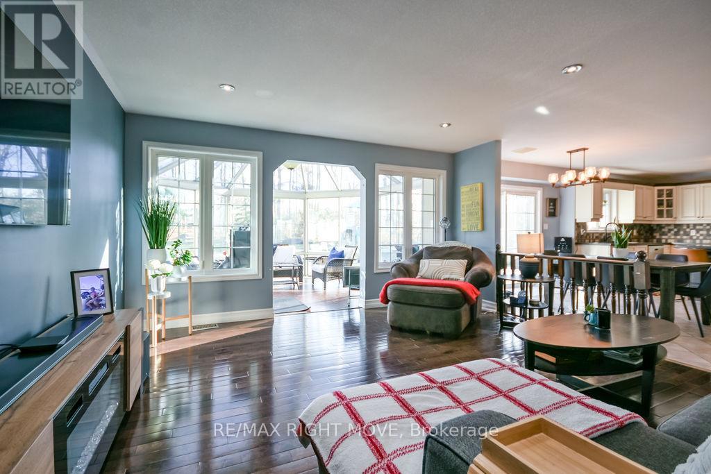 2027 Millwood Road, Severn, Ontario  L3V 0V6 - Photo 6 - S12562556