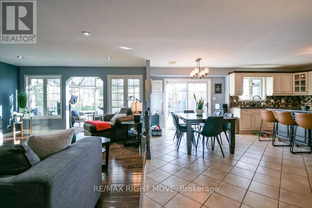 2027 Millwood Road, Severn, Ontario  L3V 0V6 - Photo 8 - S12562556