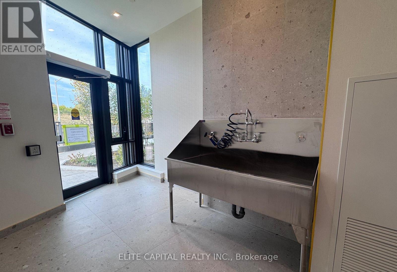 303 - 1 Kyle Lowry Road, Toronto, Ontario  M3C 0S6 - Photo 18 - C12420261