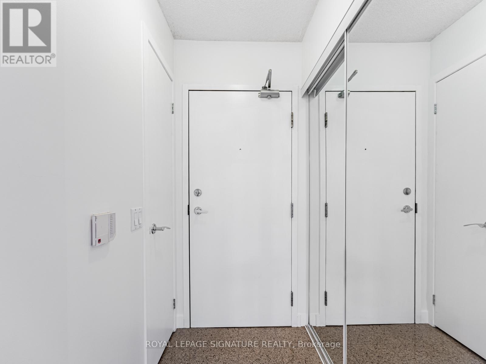 501 - 373 Front Street W, Toronto, Ontario  M5V 3R7 - Photo 3 - C12433140