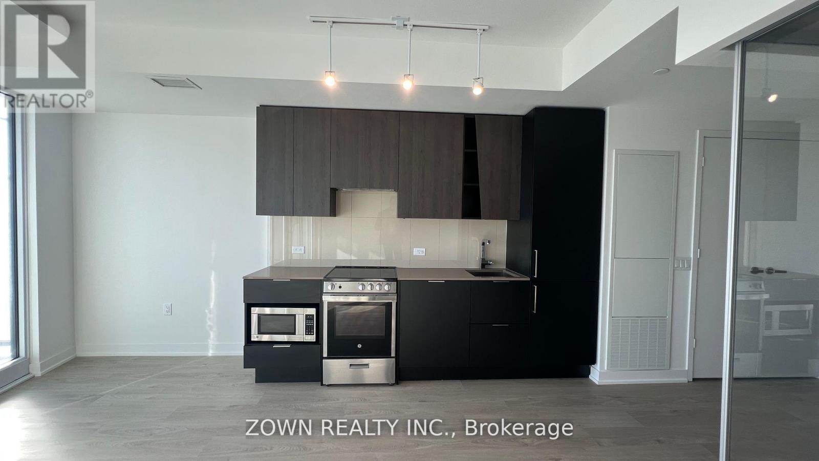 1506 - 3900 Confederation Parkway, Mississauga, Ontario  L5B 0M3 - Photo 16 - W12562452