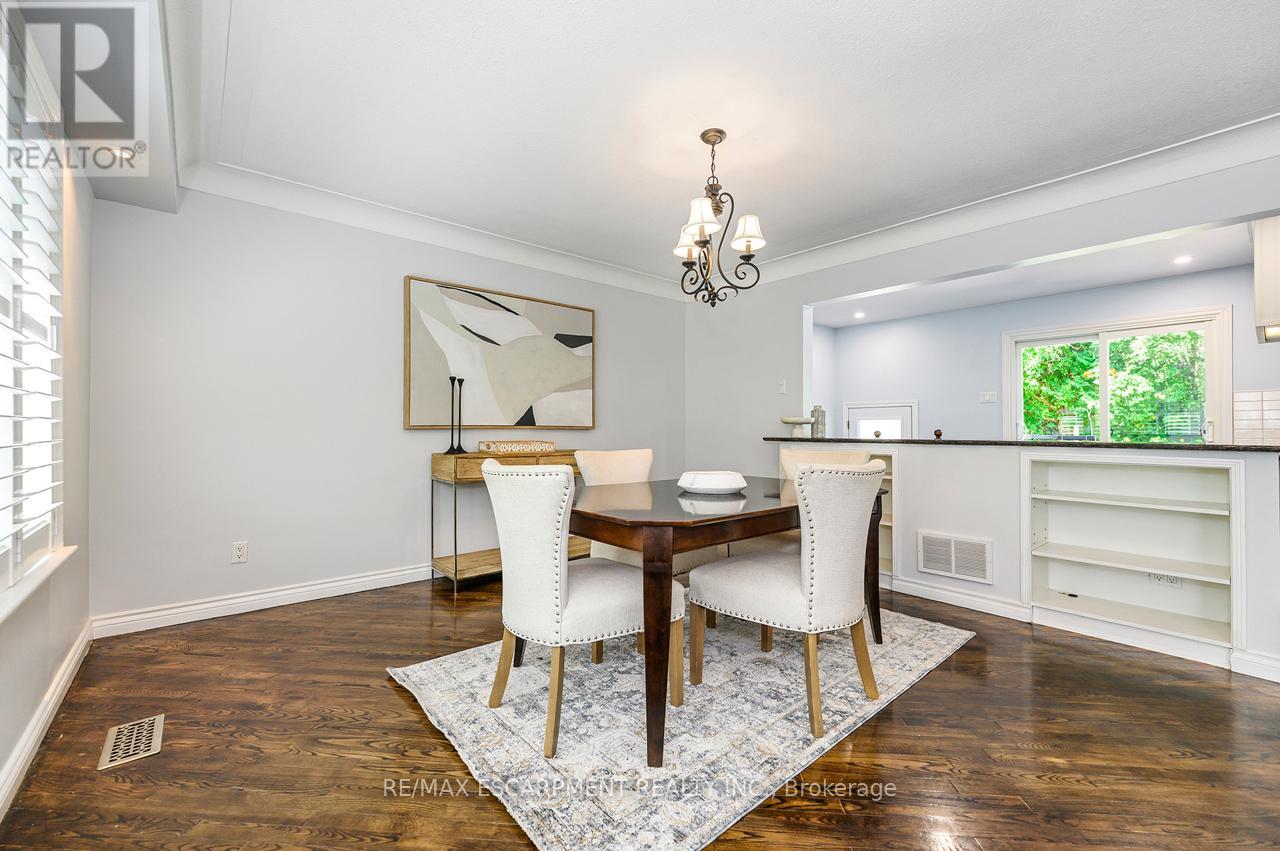 6487 Panton Street, Burlington, Ontario  L7P 0L7 - Photo 10 - W12562472