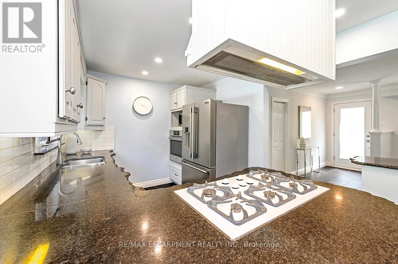 6487 Panton Street, Burlington, Ontario  L7P 0L7 - Photo 11 - W12562472