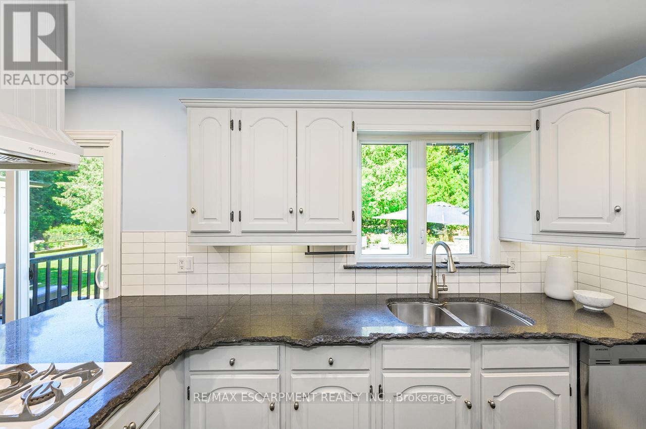 6487 Panton Street, Burlington, Ontario  L7P 0L7 - Photo 13 - W12562472