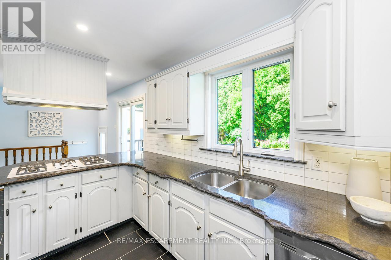 6487 Panton Street, Burlington, Ontario  L7P 0L7 - Photo 15 - W12562472