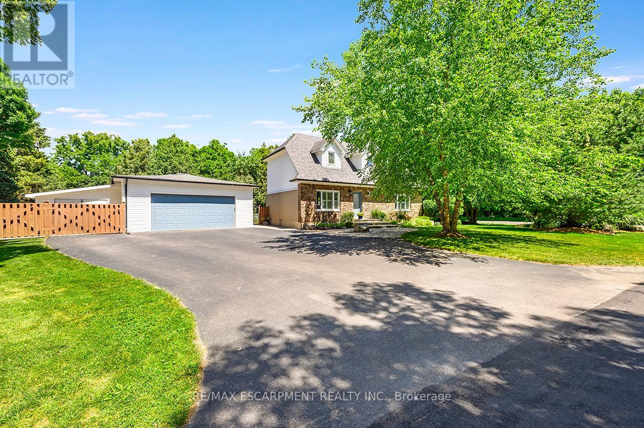 6487 Panton Street, Burlington, Ontario  L7P 0L7 - Photo 2 - W12562472