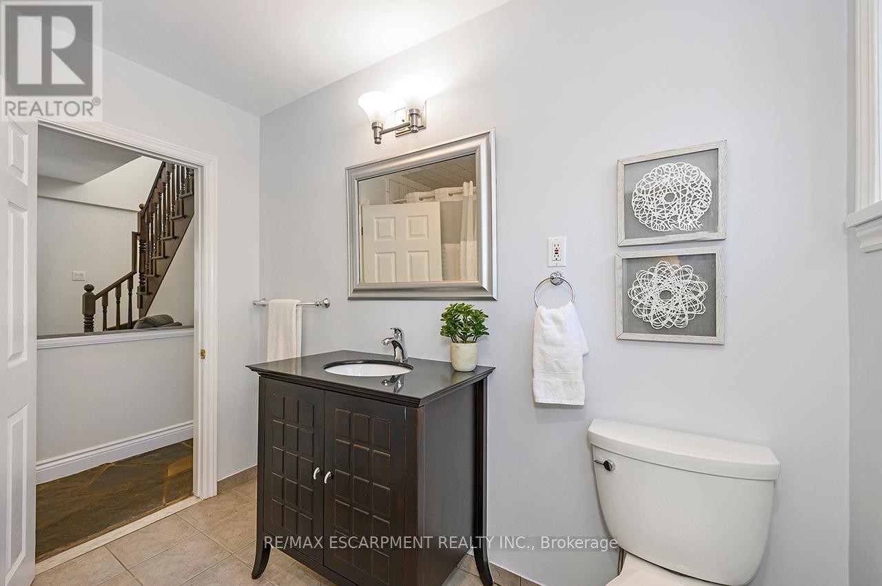 6487 Panton Street, Burlington, Ontario  L7P 0L7 - Photo 22 - W12562472