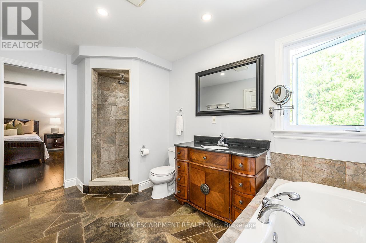 6487 Panton Street, Burlington, Ontario  L7P 0L7 - Photo 26 - W12562472