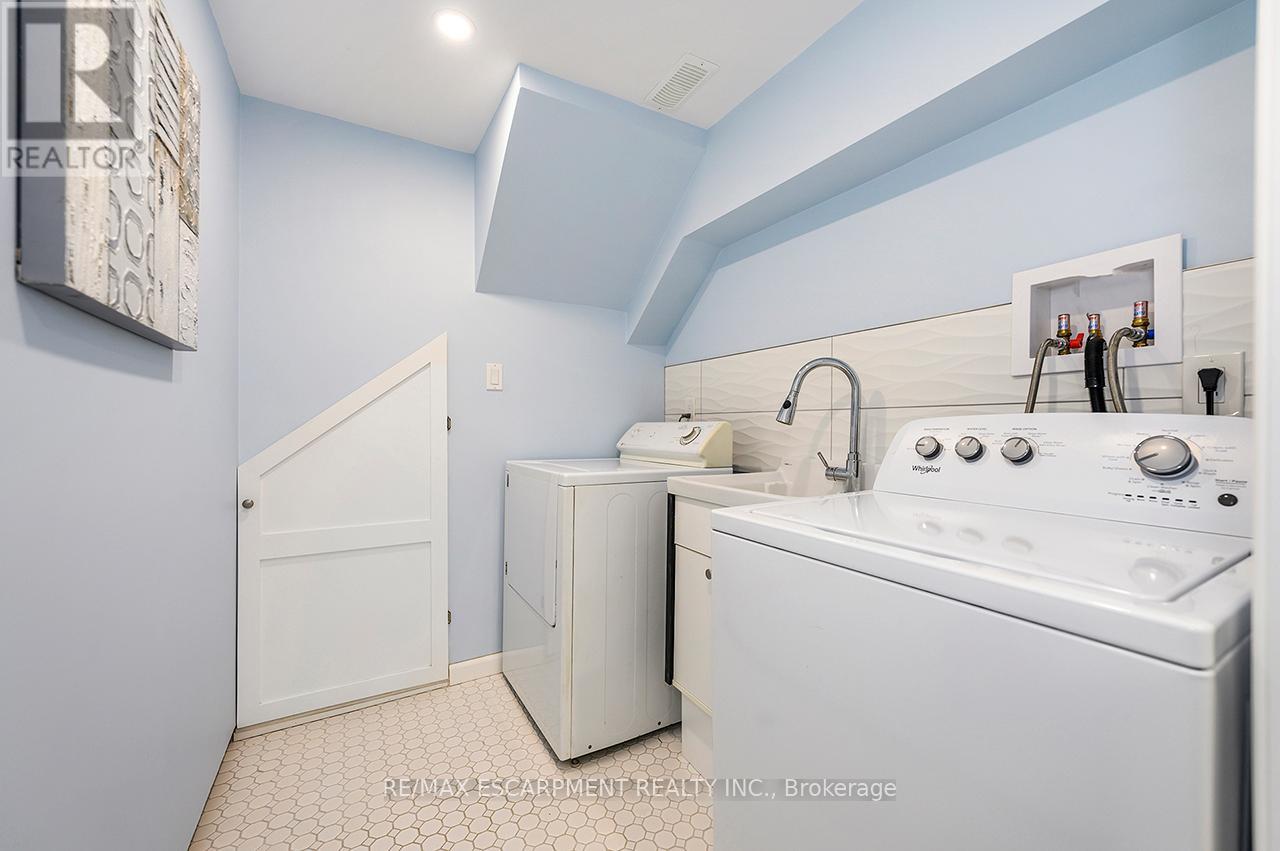 6487 Panton Street, Burlington, Ontario  L7P 0L7 - Photo 32 - W12562472