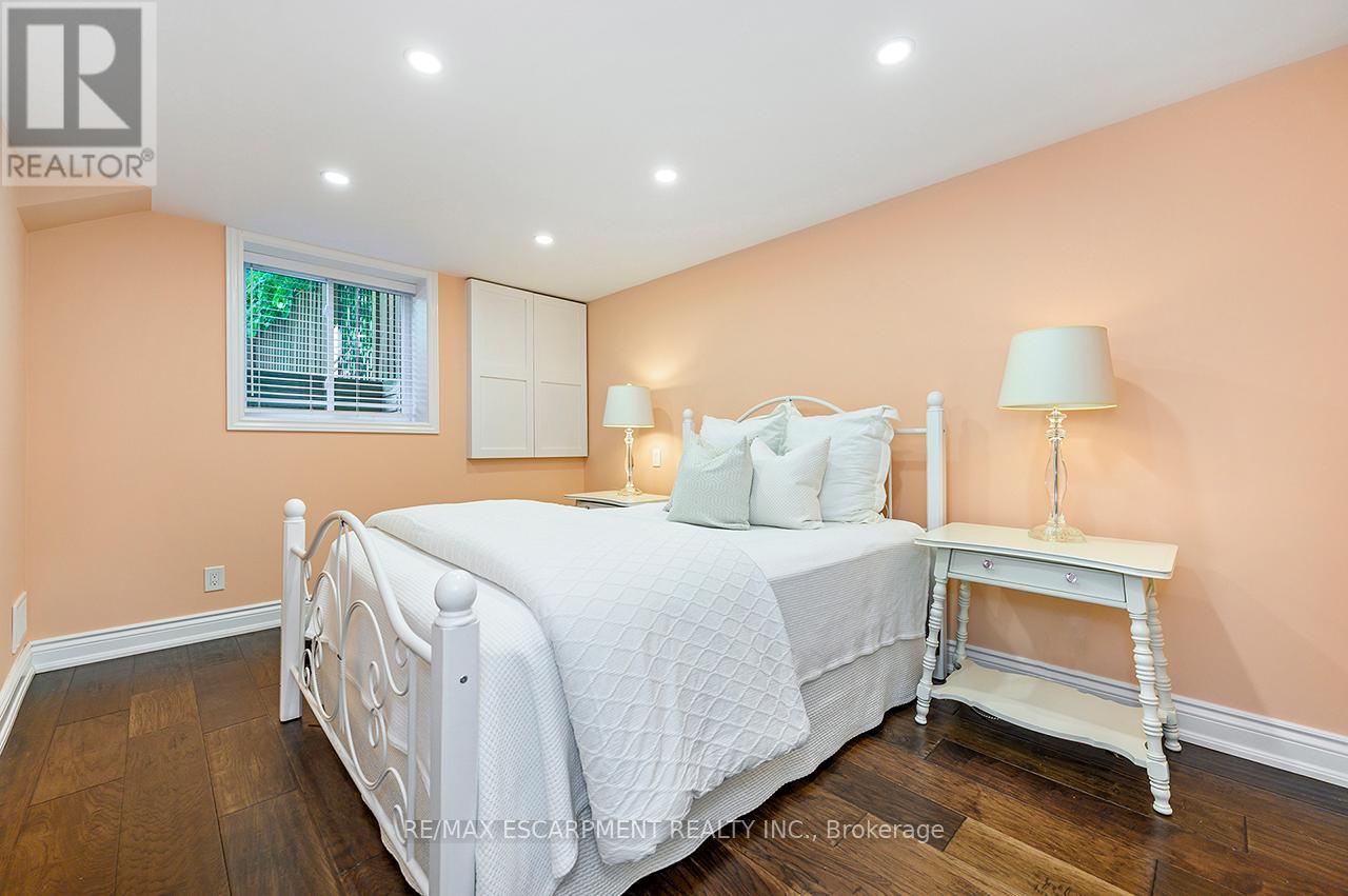 6487 Panton Street, Burlington, Ontario  L7P 0L7 - Photo 33 - W12562472