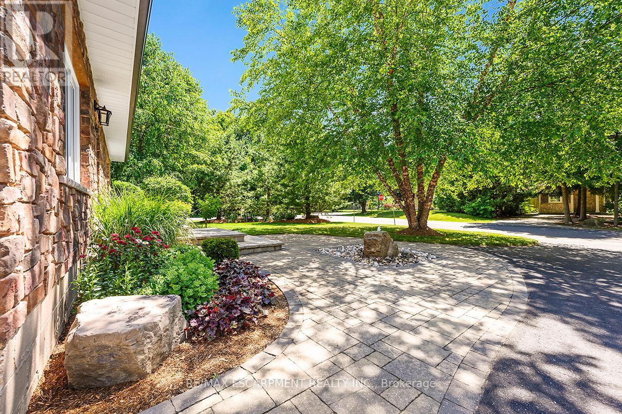 6487 Panton Street, Burlington, Ontario  L7P 0L7 - Photo 6 - W12562472