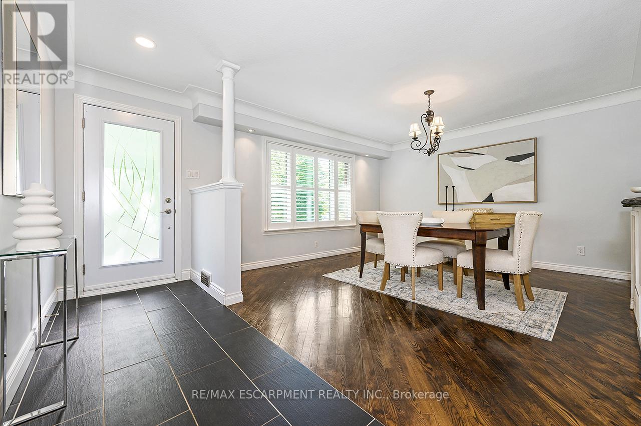 6487 Panton Street, Burlington, Ontario  L7P 0L7 - Photo 9 - W12562472