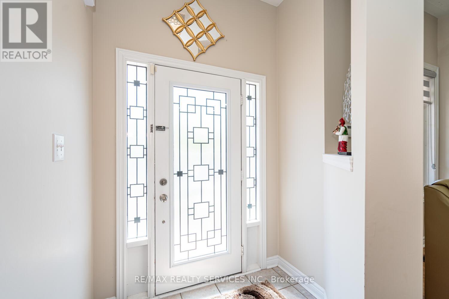 6 Foxhollow Road, Brampton, Ontario  L7A 1M3 - Photo 6 - W12562476