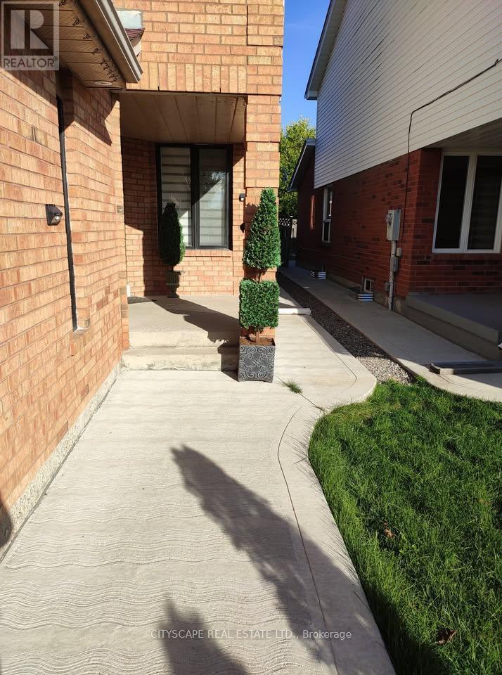 11 Trammell Lane, Brampton, Ontario  L6Y 4J2 - Photo 10 - W12562480