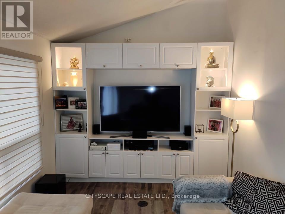 11 Trammell Lane, Brampton, Ontario  L6Y 4J2 - Photo 5 - W12562480