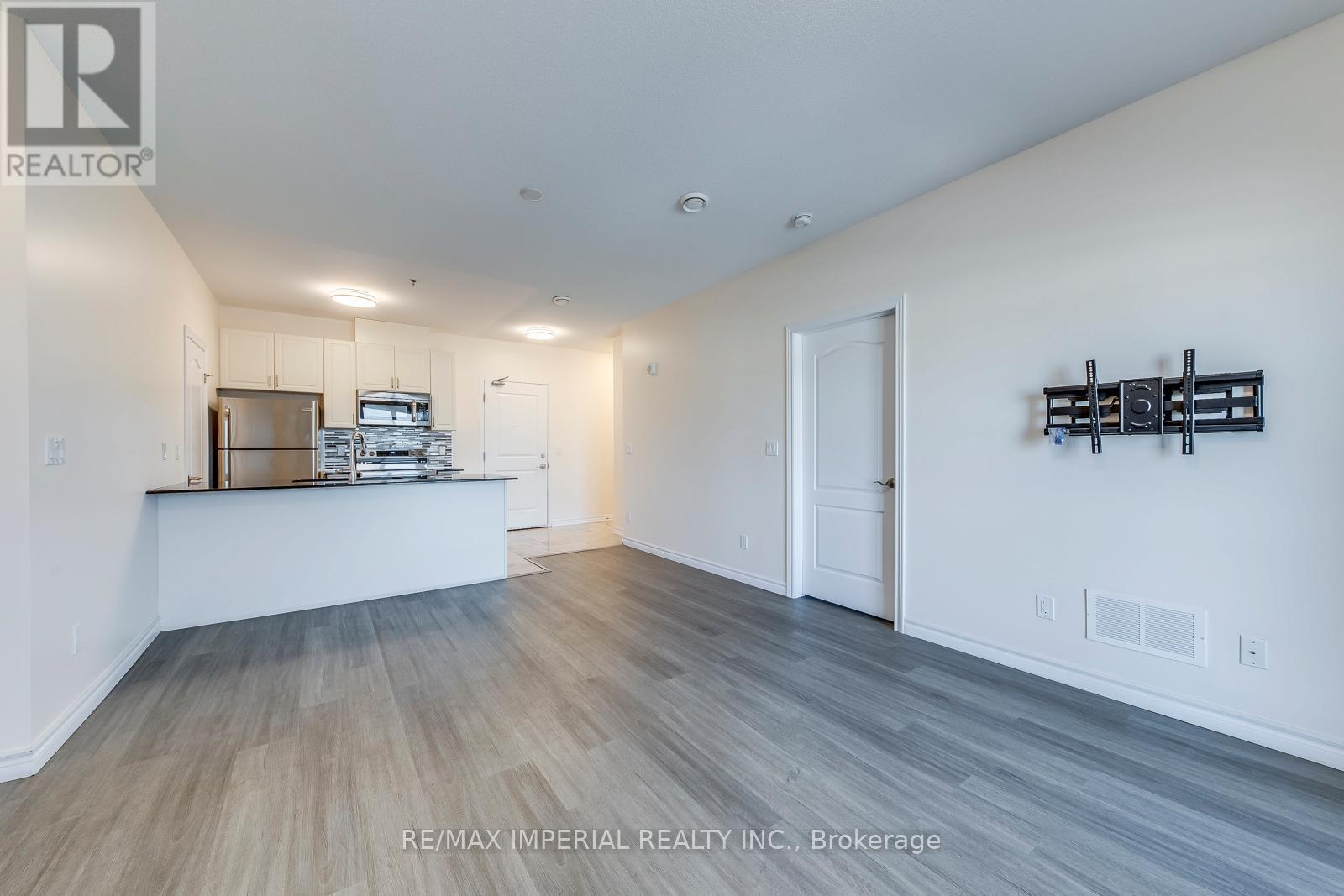 309 - 1360 Costigan Road, Milton, Ontario  L9T 0Y8 - Photo 17 - W12562510