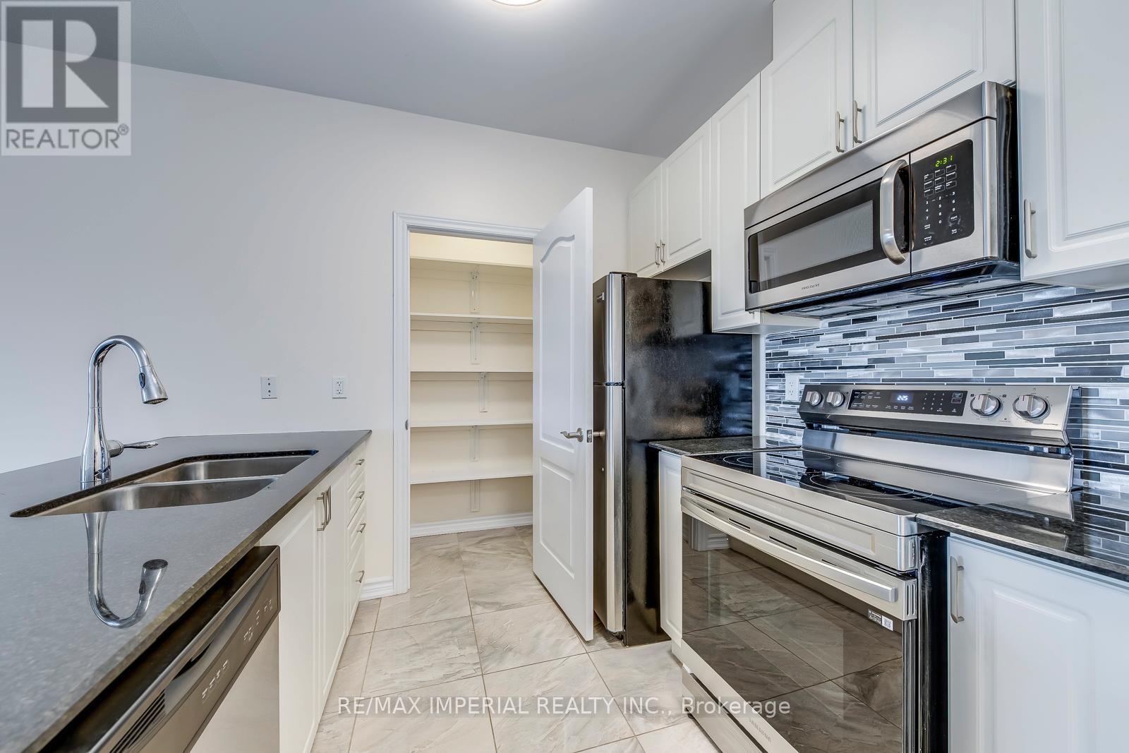 309 - 1360 Costigan Road, Milton, Ontario  L9T 0Y8 - Photo 8 - W12562510