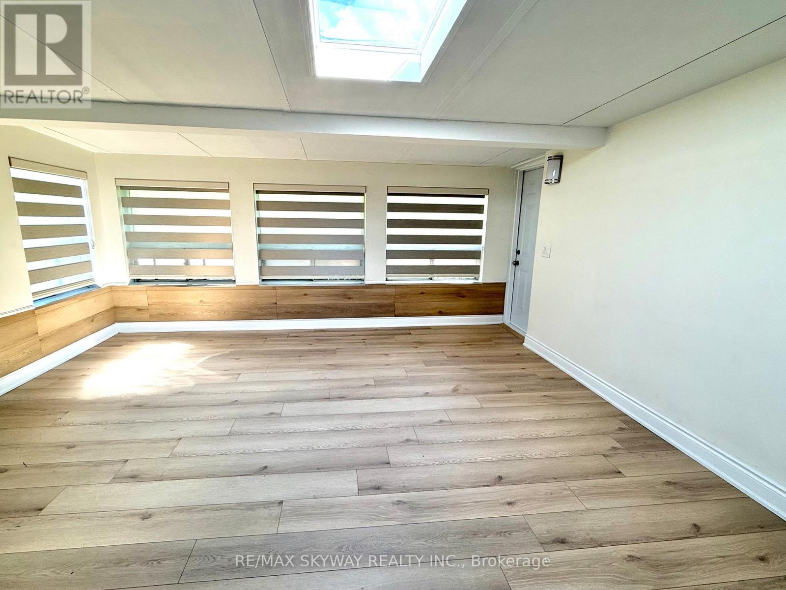 7461 Netherwood Road, Mississauga, Ontario  L4T 2N7 - Photo 15 - W12562516