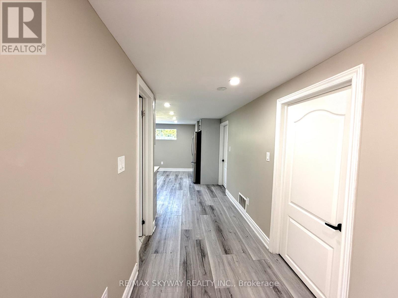 7461 Netherwood Road, Mississauga, Ontario  L4T 2N7 - Photo 28 - W12562516