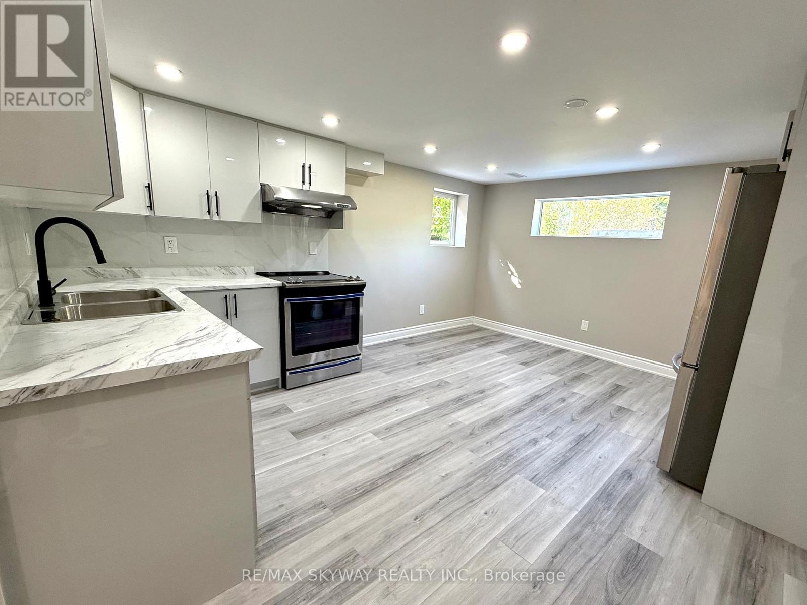 7461 Netherwood Road, Mississauga, Ontario  L4T 2N7 - Photo 30 - W12562516