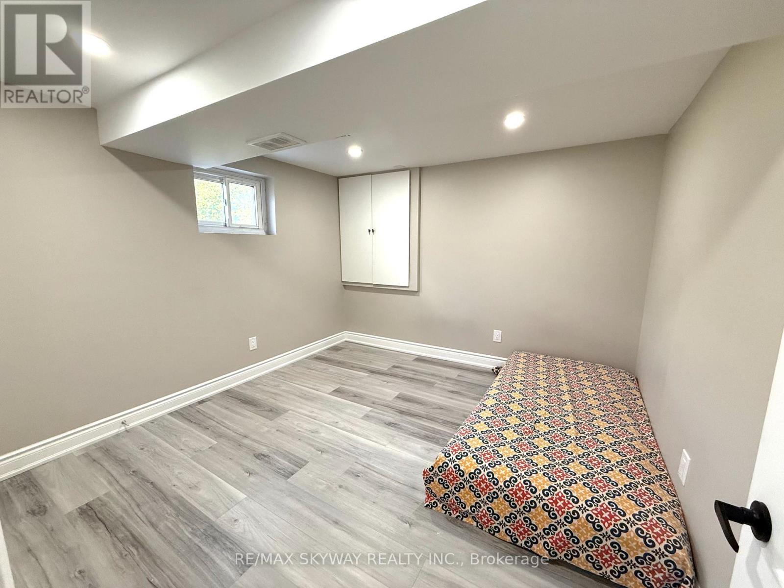 7461 Netherwood Road, Mississauga, Ontario  L4T 2N7 - Photo 32 - W12562516