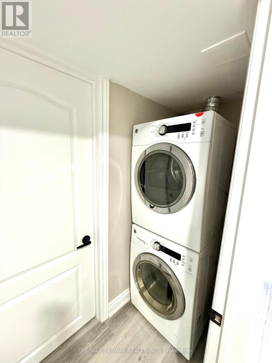 7461 Netherwood Road, Mississauga, Ontario  L4T 2N7 - Photo 34 - W12562516