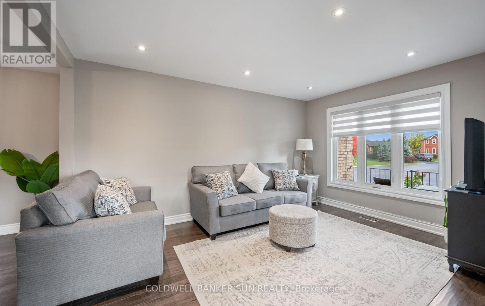 10 Corsham Place, Caledon, Ontario  L7E 1L3 - Photo 11 - W12562530