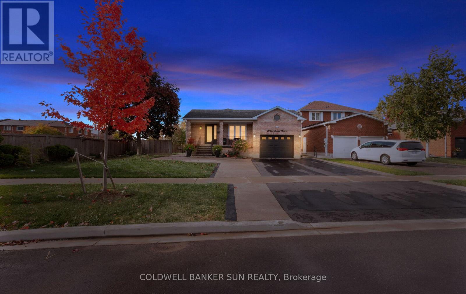 10 Corsham Place, Caledon, Ontario  L7E 1L3 - Photo 2 - W12562530