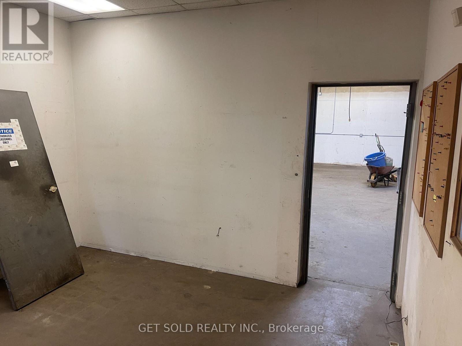 A & B - 224 Milvan Drive, Toronto, Ontario  M9L 2A5 - Photo 10 - W12562536